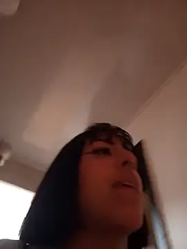 Snapshot of Dulce_Bella_ chatting on 10/21/25, 03:28 Dulce Bella online show from 10/21/25, 03:28