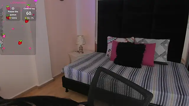 Snapshot of AvaScott_ chatting on 10/27/25, 05:36 AvaScott online show from 10/27/25, 05:36