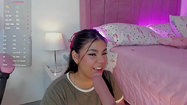 AliceThundeer online show from 10/26/25, 04:02