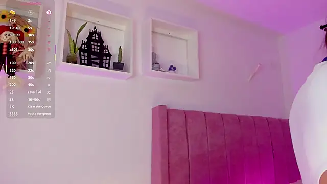 AliceThundeer online show from 10/31/25, 04:09