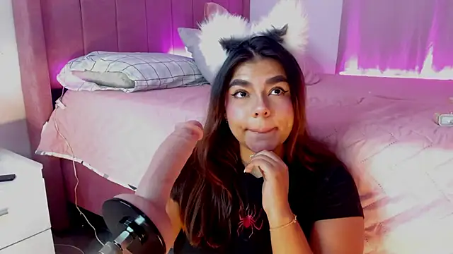 AliceThundeer online show from 12/17/25, 04:17