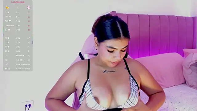 AliceThundeer online show from 12/22/25, 06:41