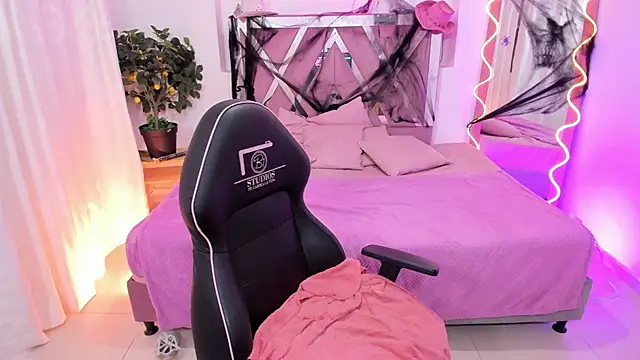 Snapshot of Kenndal_tay chatting on 10/28/25, 07:24 Kenndal tay online show from 10/28/25, 07:24