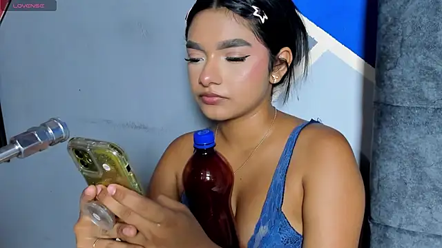 lau-hot online show from 12/17/25, 06:57