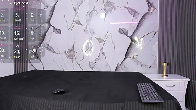 Snapshot of Hillarytonsonx chatting on 09/17/25, 12:18 Hillarytonsonx online show from 09/17/25, 12:18