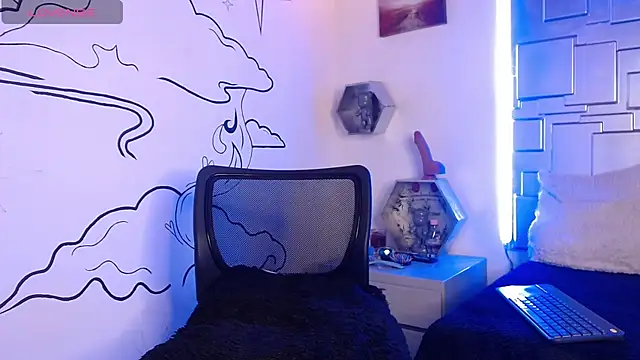 Trinity Knox online show from 10/27/25, 06:53