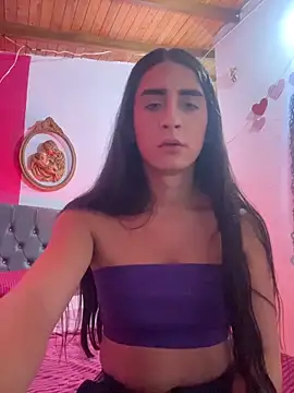 Snapshot of lola_diez chatting on 10/21/25, 12:32 lola diez online show from 10/21/25, 12:32