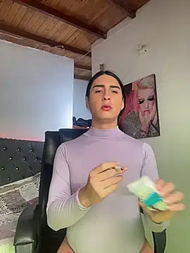 Snapshot of lola_diez chatting on 11/20/25, 06:08 lola diez online show from 11/20/25, 06:08