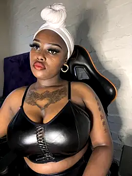 Snapshot of QUEEN_NOBUHLE_777 chatting on 09/27/25, 10:32 QUEEN NOBUHLE 777 online show from 09/27/25, 10:32