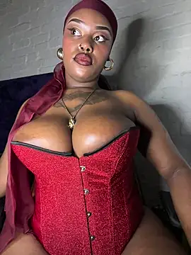 Snapshot of QUEEN_NOBUHLE_777 chatting on 10/18/25, 08:00 QUEEN NOBUHLE 777 online show from 10/18/25, 08:00