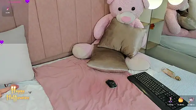 Snapshot of ayelen_spacee chatting on 10/25/25, 08:24 ayelen spacee online show from 10/25/25, 08:24