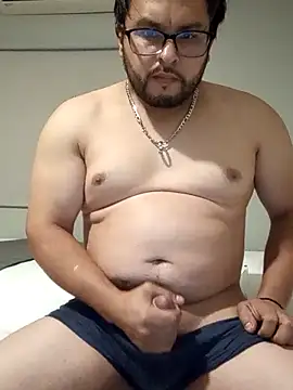 Snapshot of MauxXx93 chatting on 02/17/26, 05:38 MauxXx93 online show from 02/17/26, 05:38