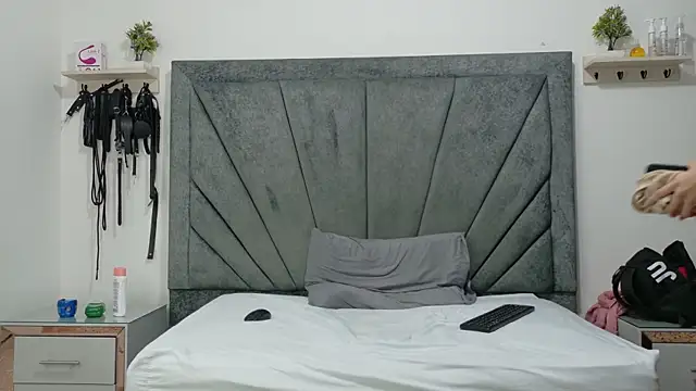 Snapshot of KamilaAndJavier chatting on 01/07/26, 02:16 KamilaAndJavier online show from 01/07/26, 02:16