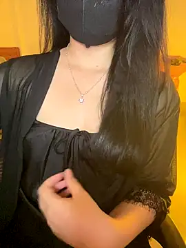 Snapshot of Ngoc_Quynh_18 chatting on 10/08/25, 04:19 Ngoc Quynh 18 online show from 10/08/25, 04:19