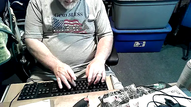 Snapshot of georgew62 chatting on 09/13/25, 03:17 georgew62 online show from 09/13/25, 03:17