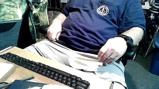 Snapshot of georgew62 chatting on 09/27/25, 03:34 georgew62 online show from 09/27/25, 03:34