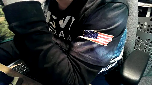 Snapshot of georgew62 chatting on 10/18/25, 11:18 georgew62 online show from 10/18/25, 11:18