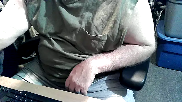 Snapshot of georgew62 chatting on 10/01/25, 04:28 georgew62 online show from 10/01/25, 04:28