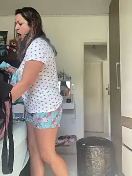 Snapshot of cat9269 chatting on 11/21/25, 11:31 cat9269 online show from 11/21/25, 11:31