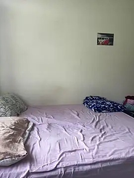 Snapshot of cat9269 chatting on 12/17/25, 12:32 cat9269 online show from 12/17/25, 12:32