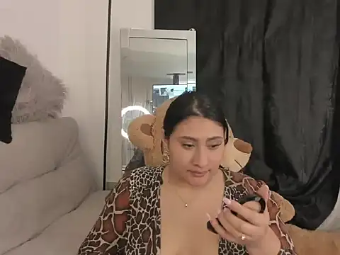 Elyross1  online show from 10/22/25, 11:36