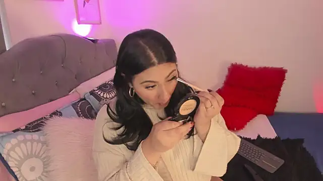 Elyross1  online show from 11/19/25, 10:10