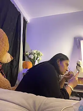 Elyross1  online show from 10/24/25, 11:26