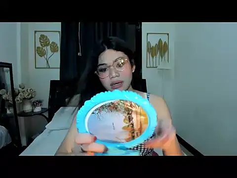 Snapshot of sugarbabeMIKKA chatting on 06/26/26, 01:39 sugarbabeMIKKA online show from 06/26/26, 01:39