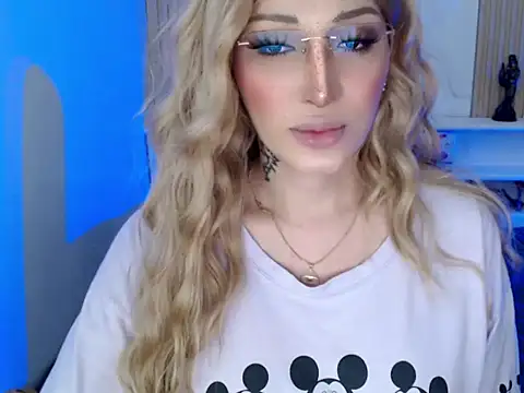 Snapshot of toni_0601 chatting on 01/27/25, 03:15 toni 0601 online show from 01/27/25, 03:15