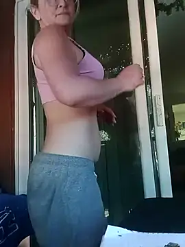 Goldenndoll online show from 11/15/25, 07:40