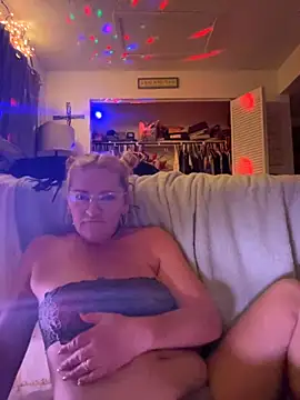 Goldenndoll online show from 09/13/25, 05:51