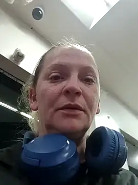 Goldenndoll online show from 11/27/25, 06:58