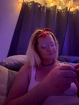 Goldenndoll online show from 09/27/25, 09:04