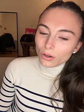 SophiiaStarr online show from 11/18/25, 08:23