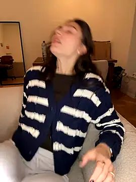 SophiiaStarr online show from 11/28/25, 05:46