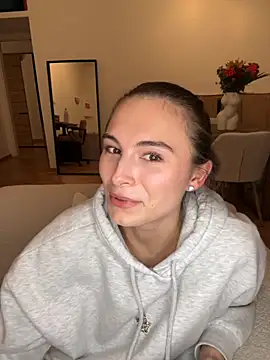 SophiiaStarr online show from 10/29/25, 07:35