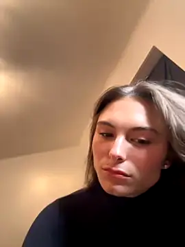 SophiiaStarr online show from 11/30/25, 06:09