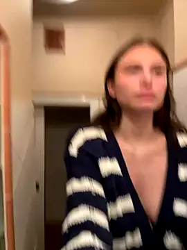 SophiiaStarr online show from 11/23/25, 05:45