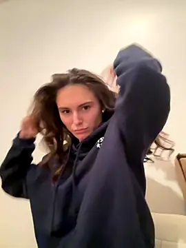 SophiiaStarr online show from 10/23/25, 05:55