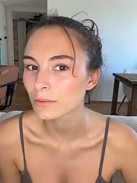 SophiiaStarr online show from 09/11/25, 12:05