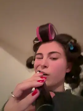 SophiiaStarr online show from 02/15/26, 07:24