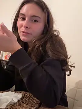 SophiiaStarr online show from 10/19/25, 04:32