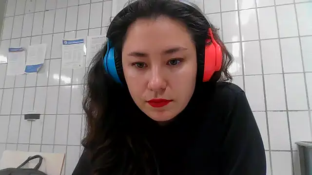 Snapshot of Emparia chatting on 11/01/25, 10:36 Emparia online show from 11/01/25, 10:36