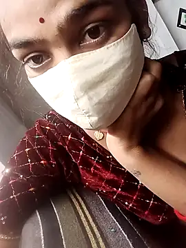 Snapshot of Sharmili_xx chatting on 11/14/25, 11:08 Sharmili xx online show from 11/14/25, 11:08