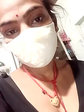 Snapshot of Sharmili_xx chatting on 10/18/25, 11:07 Sharmili xx online show from 10/18/25, 11:07