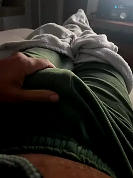 Hiuwee online show from 10/12/25, 02:02