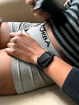 Hiuwee online show from 10/20/25, 03:23