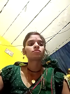 Snapshot of Punam_jindal chatting on 10/24/25, 10:58 Punam jindal online show from 10/24/25, 10:58