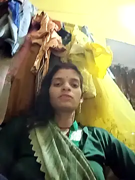 Snapshot of Punam_jindal chatting on 10/22/25, 03:44 Punam jindal online show from 10/22/25, 03:44