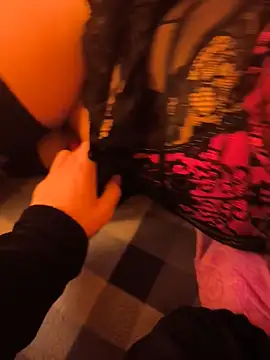 Snapshot of MiriandZacki chatting on 09/26/25, 08:27 MiriandZacki online show from 09/26/25, 08:27